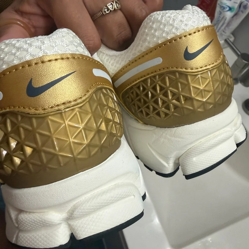 Nike Vomero 5 Sneakers - Picture 7 of 15